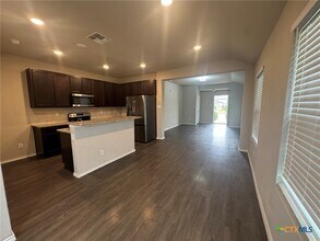 2500 Marty Way in Seguin, TX - Building Photo - Building Photo