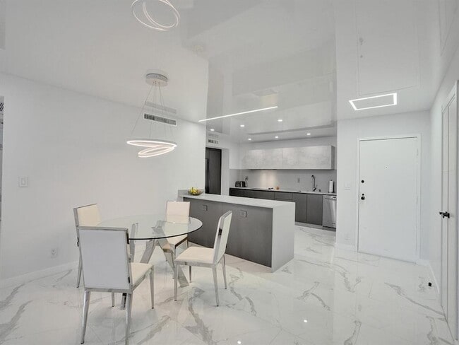 2500 Parkview Dr, Unit 1112 in Hallandale Beach, FL - Foto de edificio - Building Photo