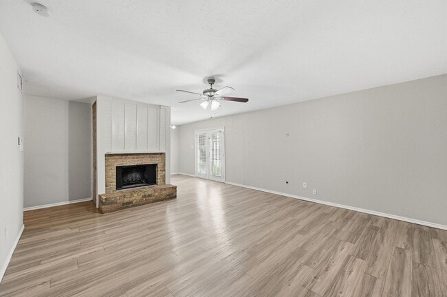 1718 Dorchester Dr in Arlington, TX - Building Photo - Building Photo