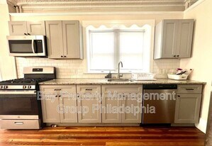 254 E Main St in Norristown, PA - Building Photo