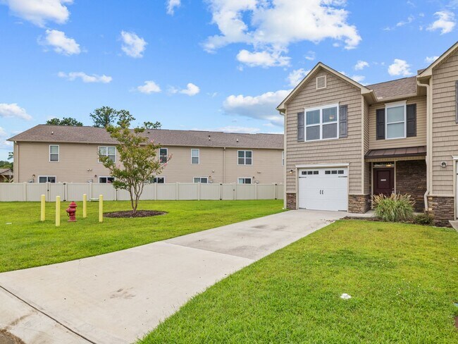 201 Boyington Pl Rd in Midway Park, NC - Building Photo - Building Photo