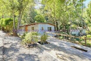 215 Bungalow Ave in San Rafael, CA - Building Photo