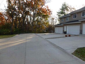 1330 N Dodge St Ct in Iowa City, IA - Building Photo - Building Photo