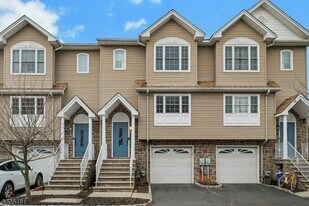 102 Montgomery St in Bloomfield, NJ - Building Photo