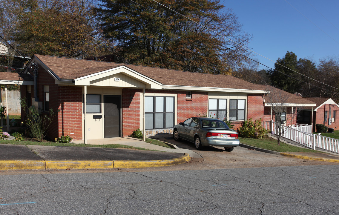 110 Gwinnett St in Buford, GA - Foto de edificio