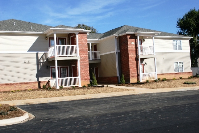 Lassiter Square Apartments in Madison, NC - Building Photo