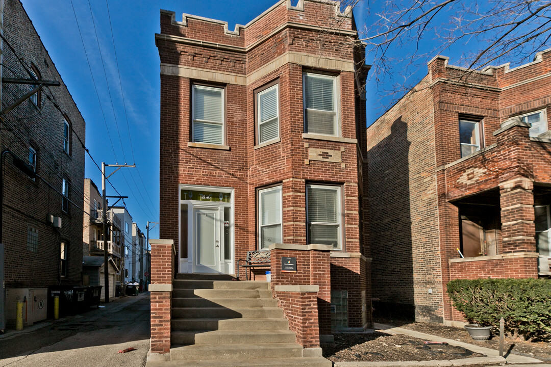 2146 W Iowa St in Chicago, IL - Building Photo