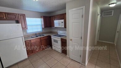 712 Bryon Ct in Lakeland, FL - Building Photo - Building Photo