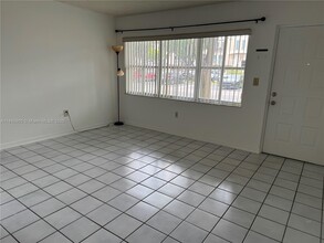8670 NW 6th Ln in Miami, FL - Building Photo - Building Photo