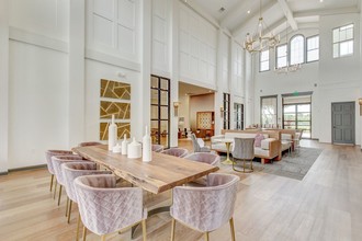 Villas at Legacy in Plano, TX - Foto de edificio - Building Photo