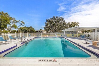 4580 Overlook Dr NE in St. Petersburg, FL - Building Photo - Building Photo