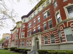 1595 Beacon St, Unit 2 in Brookline, MA - Building Photo - Building Photo
