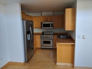 2324 1st Ave-Unit -213 in Seattle, WA - Building Photo - Building Photo