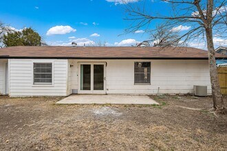 7118 Glen Point Dr in San Antonio, TX - Building Photo - Building Photo
