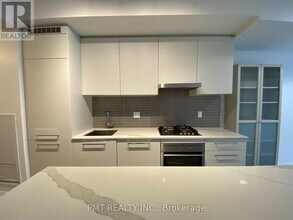 835 St Clair Ave W in Toronto, ON - Building Photo - Building Photo