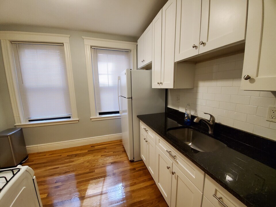1762 Commonwealth Avenue, Unit 4 in Boston, MA - Building Photo