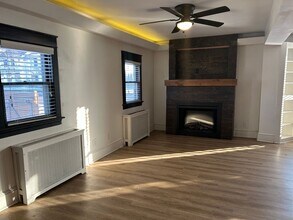 22 S State St in Brownstown, PA - Foto de edificio - Building Photo