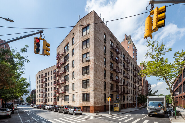 165 Christopher St in New York, NY - Foto de edificio - Building Photo