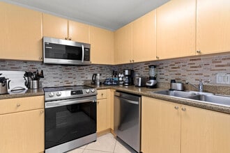 2280 SW 32nd Ave, Unit SI ID1056260P in Miami, FL - Foto de edificio - Building Photo