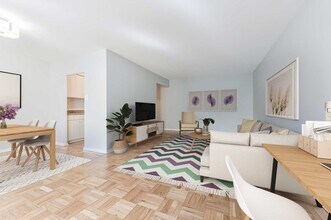 10 Lamport Ave in Toronto, ON - Building Photo - Building Photo