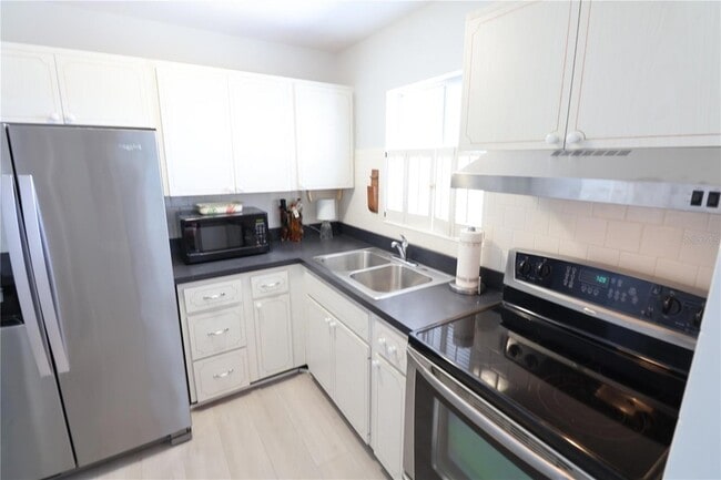 2083 Canal Dr, Unit L32 in Bradenton, FL - Building Photo - Building Photo