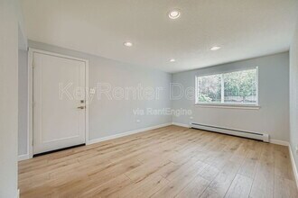 2356 S Linden Ct in Denver, CO - Foto de edificio - Building Photo