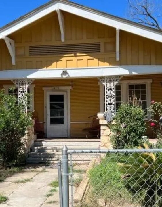 215 Avondale Ave in San Antonio, TX - Building Photo