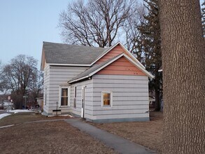 104 NW 2nd St in Elysian, MN - Foto de edificio - Building Photo