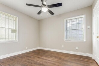 9310 Forest View St in Houston, TX - Foto de edificio - Building Photo