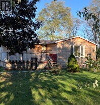 210 Melville Rd in Prince Edward, ON - Building Photo