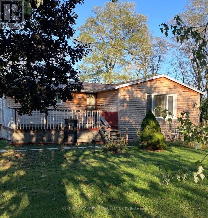210 Melville Rd in Prince Edward, ON - Building Photo