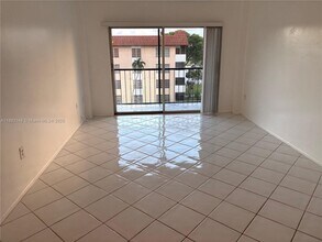 4172 Inverrary Dr in Lauderhill, FL - Building Photo - Building Photo