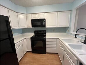 1390 Carling Dr in St. Paul, MN - Foto de edificio - Building Photo