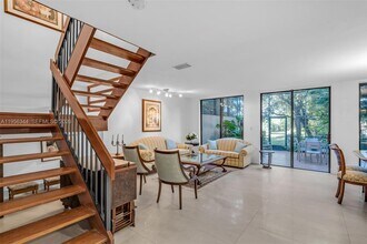 3430 Torremolinos Ave in Doral, FL - Foto de edificio - Building Photo