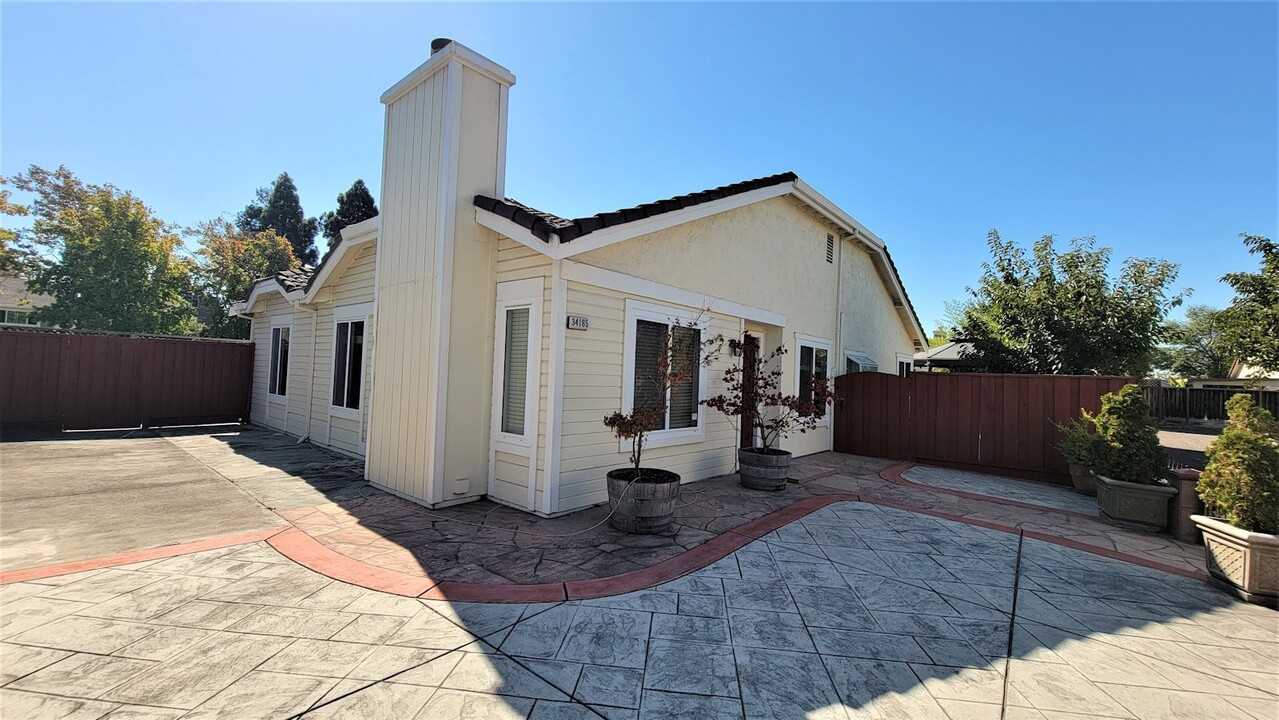 34185 Frederick Ln in Fremont, CA - Building Photo