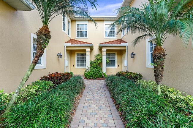 8609 Champions Point in Naples, FL - Foto de edificio - Building Photo