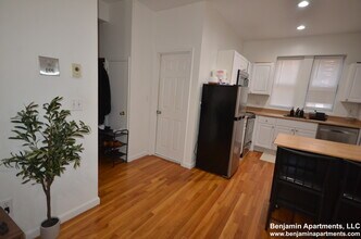 25 Cleveland Pl, Unit 1 in Boston, MA - Building Photo - Building Photo