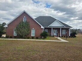 565 Twin Ponds Dr in Havana, FL - Building Photo