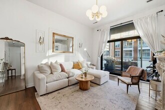 949 W Madison St, Unit 304 in Chicago, IL - Building Photo - Building Photo