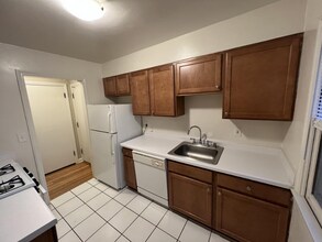 826 E Henry Clay St-Unit -1 in Whitefish Bay, WI - Building Photo - Building Photo