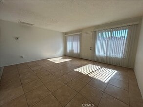51049 Eisenhower Dr, Unit B in La Quinta, CA - Foto de edificio - Building Photo