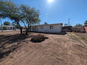 5034 E 17th St in Tucson, AZ - Building Photo - Building Photo