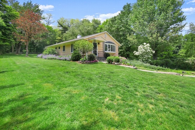 395 Taconic Rd in Greenwich, CT - Building Photo - Building Photo