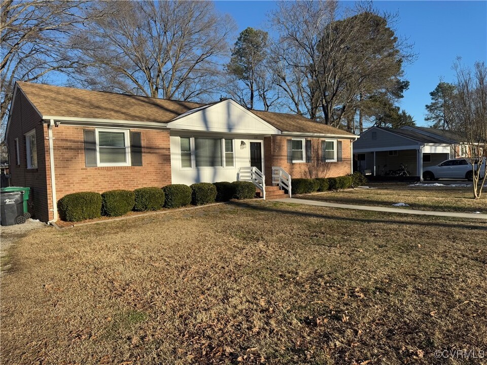 115 Homestead Dr in Colonial Heights, VA - Building Photo