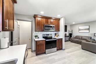 5327 Jennifer Dr in Pleasant Hill, IA - Building Photo - Building Photo