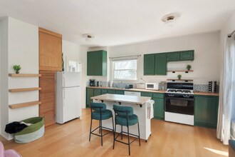 9426 N Edison St in Portland, OR - Foto de edificio - Building Photo