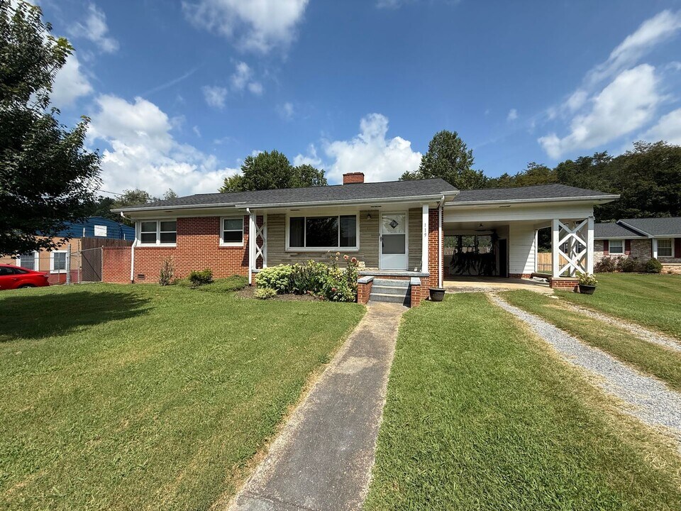 119 Witherspoon Dr in Kingsport, TN - Building Photo