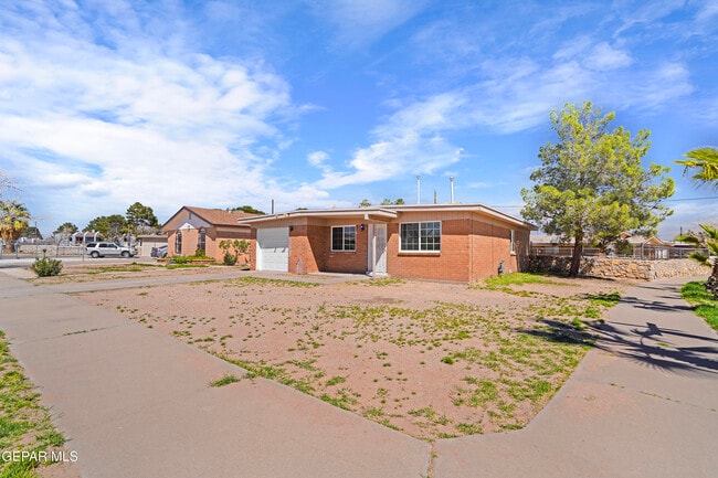 9109 Morelia Rd in El Paso, TX - Building Photo - Building Photo