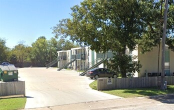 1109 E North St in Victoria, TX - Building Photo - Building Photo