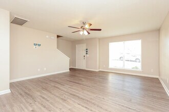 1313 E Nir Shreibman in La Vergne, TN - Building Photo - Building Photo